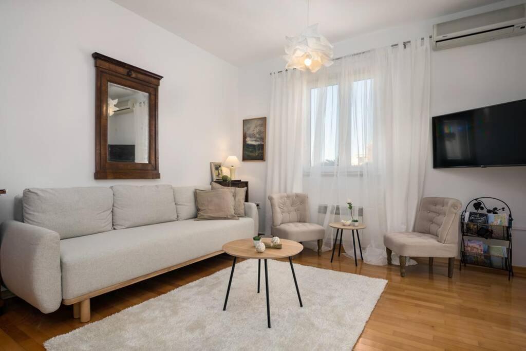 Duplex + Garage Apartment Ровин Екстериор снимка
