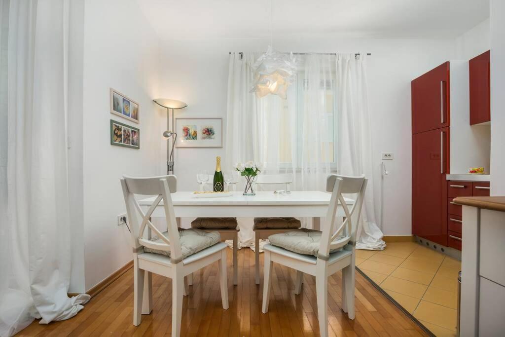 Duplex + Garage Apartment Ровин Екстериор снимка