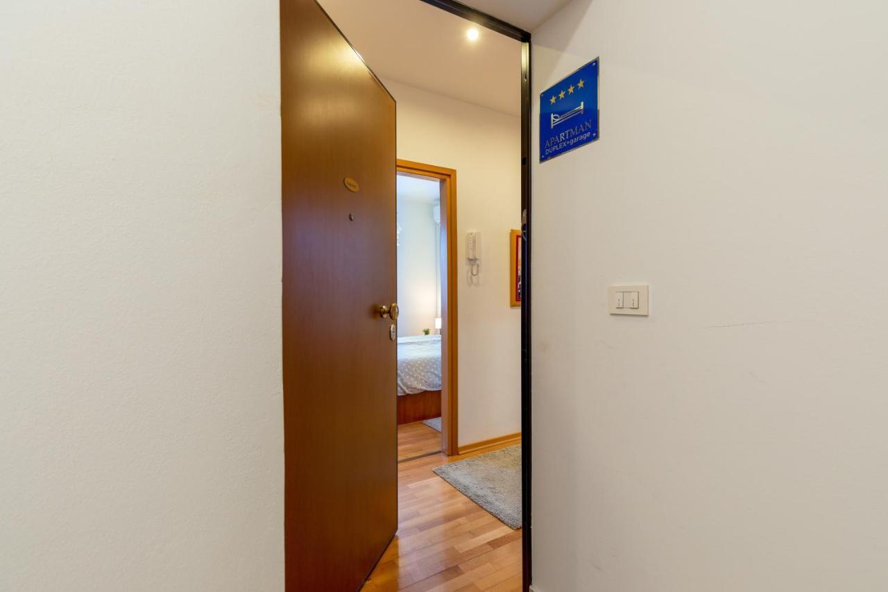 Duplex + Garage Apartment Ровин Екстериор снимка